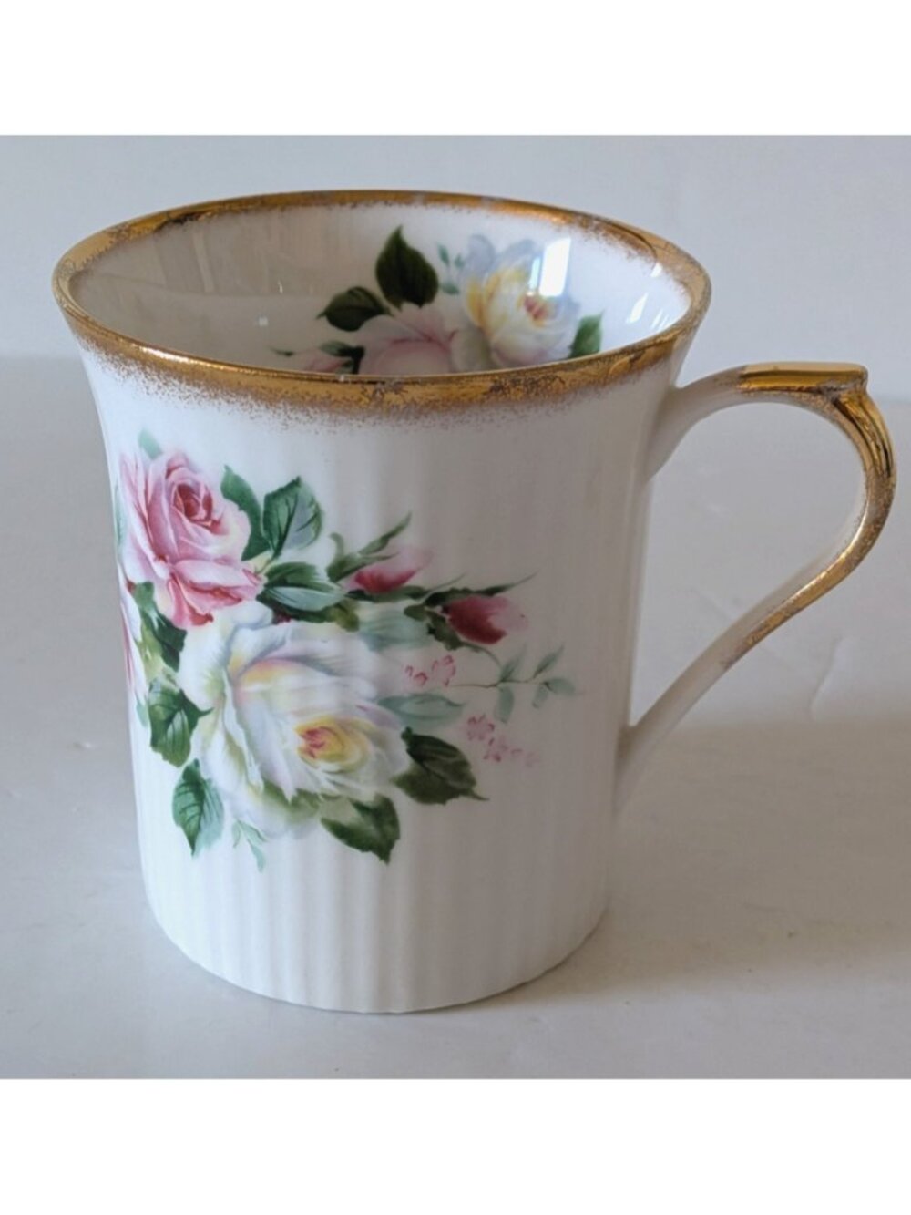 Vintage Regal Heritage Coffee Tea Cup Mug Bone China Roses Gold Rim 6 Oz England